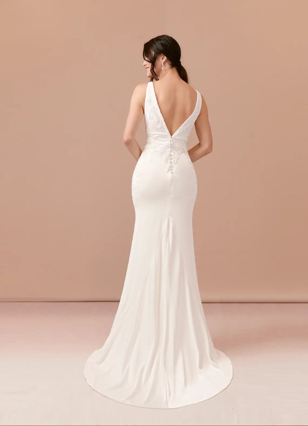 V - Neck Mermaid Wedding Dress with Intricate Appliqués and Flowing Train for Timeless Bridal Beauty