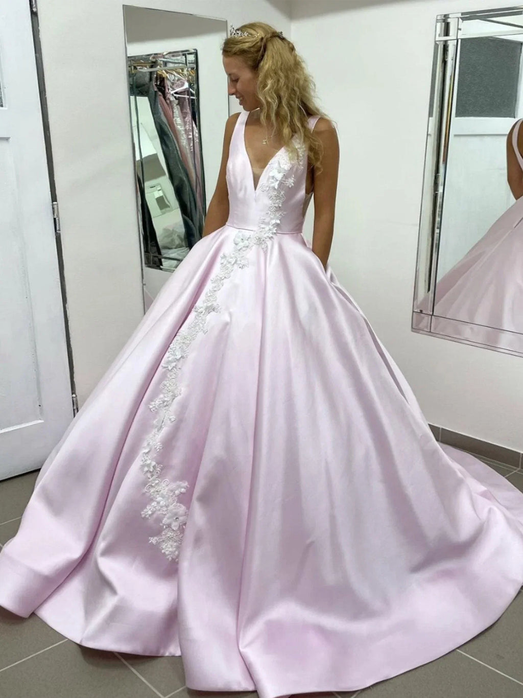 Pink V-Neck Sleeveless Appliqué Floor-Length Party Dress