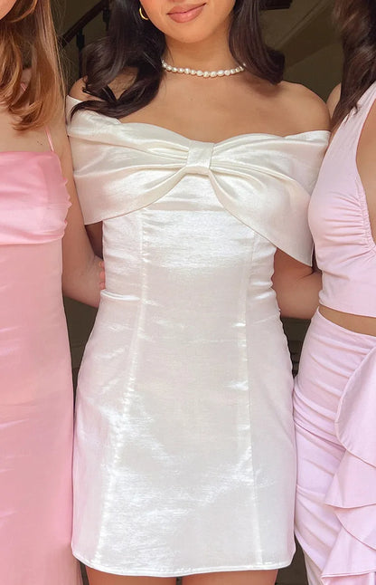 Elegant Red A-Line Classic-Neck Classic-Sleeve Classic-Back Floor-Length Homecoming Dress