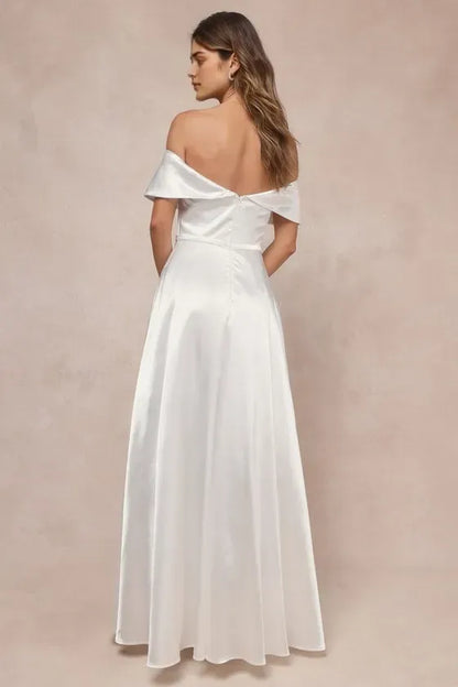 Luxurious Black Slit A-Line Classic-Neck Classic-Sleeve Classic-Back Floor-Length Evening Dress
