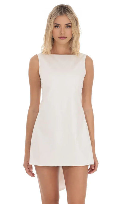 Elegant White A-Line Bateau-Neck Sleeveless Classic-Back Floor-Length Homecoming Dress