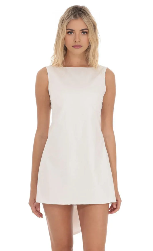 Elegant White A-Line Bateau-Neck Sleeveless Classic-Back Floor-Length Homecoming Dress