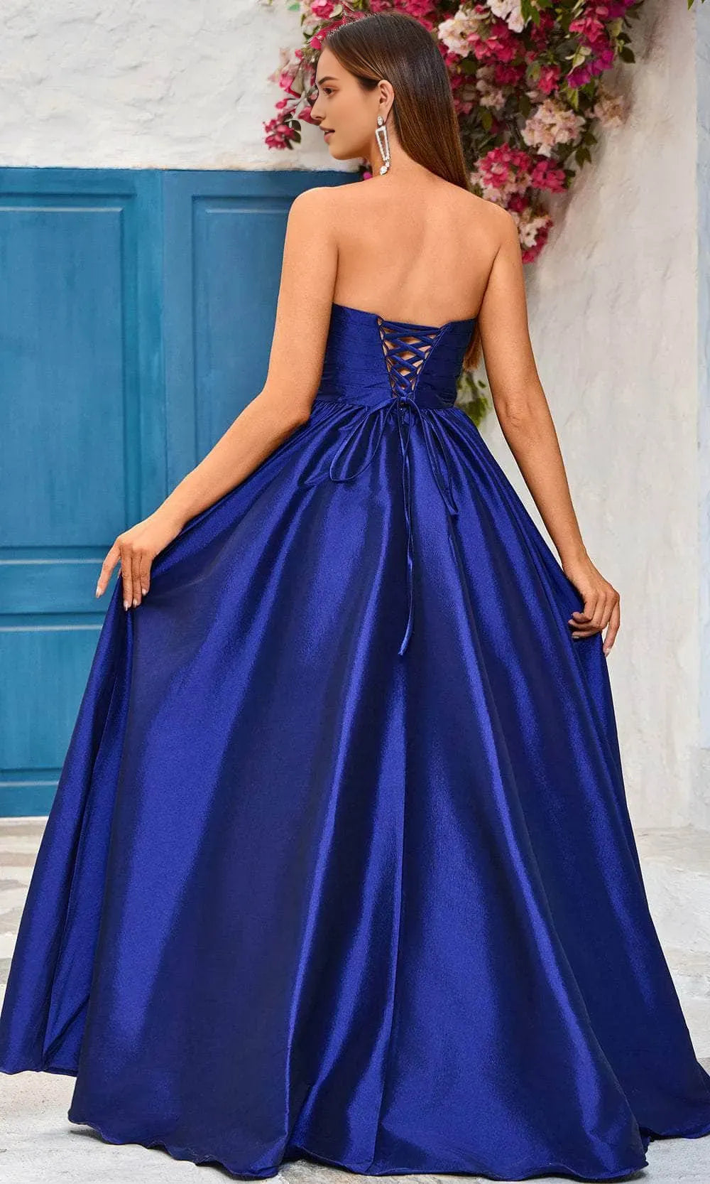 White Taffeta Evening Dresses with Strapless Sweetheart Neckline Perfect for Bridal and Formal Occasions