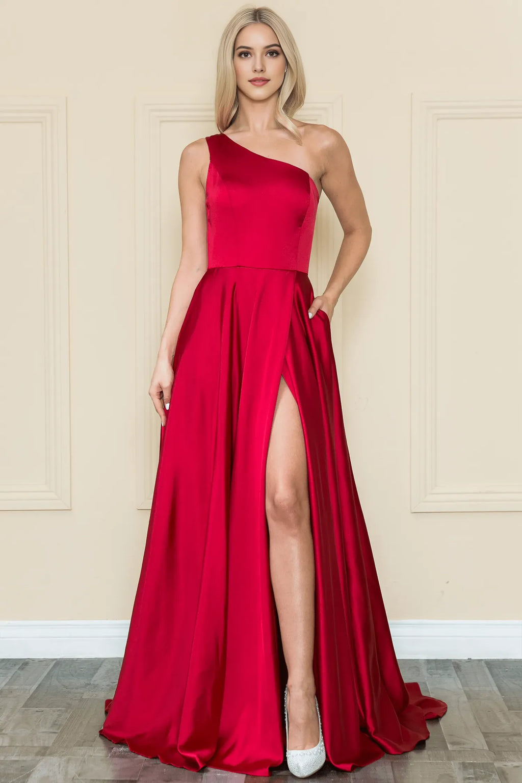 Green Emerald One Shoulder Evening Gown with and High Side Slit for Formal Events