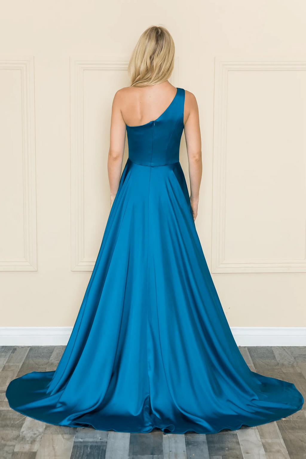 Green Emerald One Shoulder Evening Gown with and High Side Slit for Formal Events