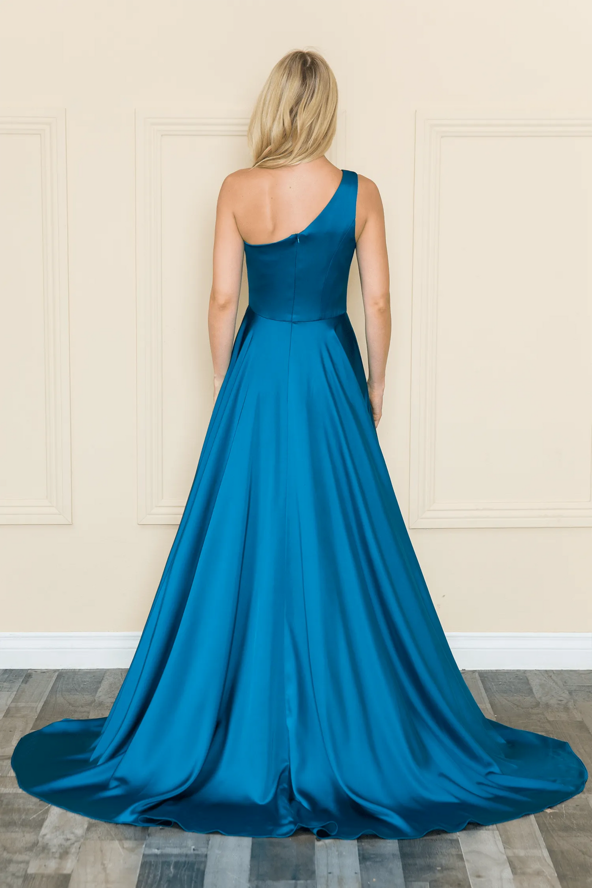 Green Emerald One Shoulder Evening Gown with and High Side Slit for Formal Events