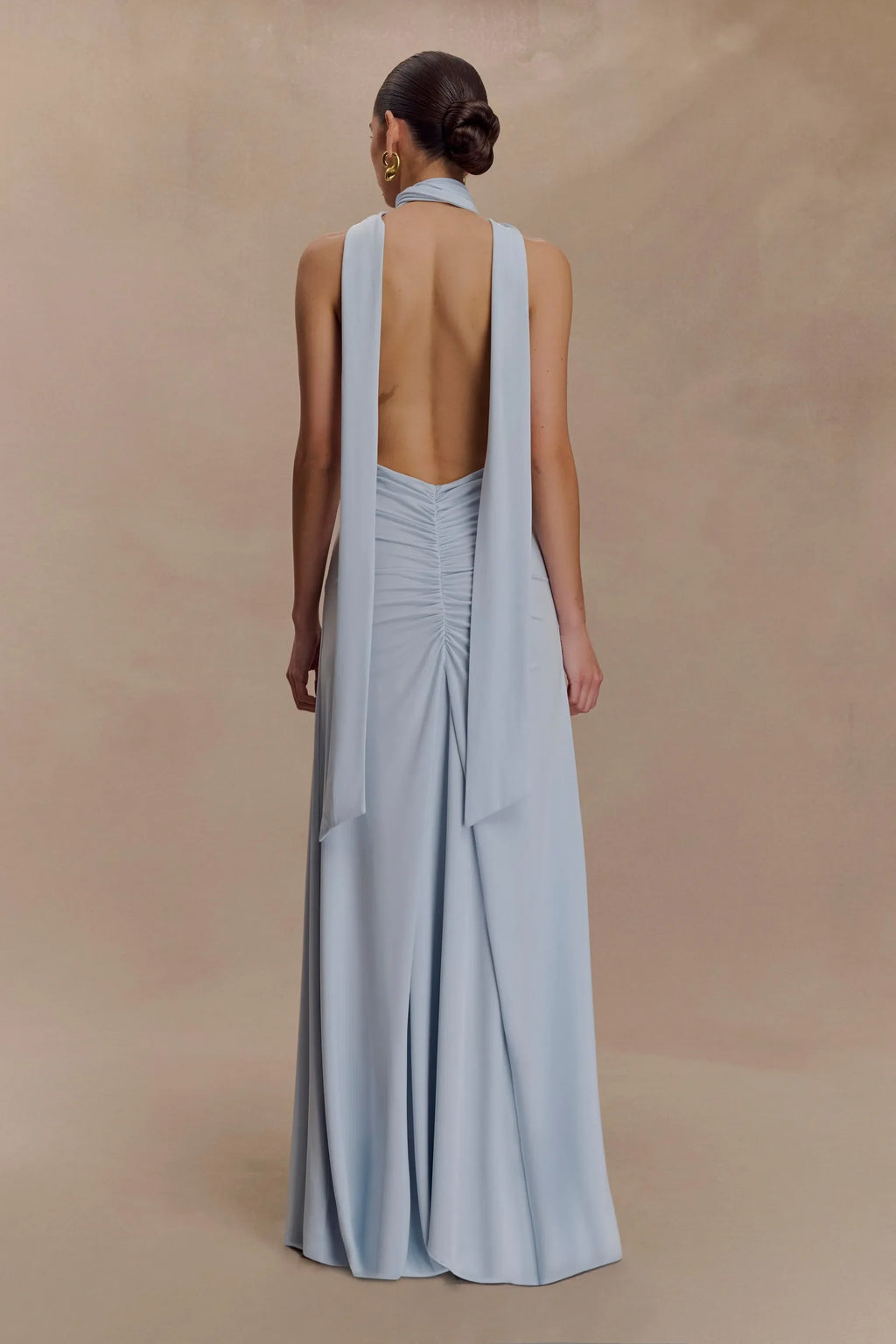 Blue Pale Sheath Halter Plunging V-Neck Sleeveless Open Back Ruched Floor-Length Prom Dresses With Scarf