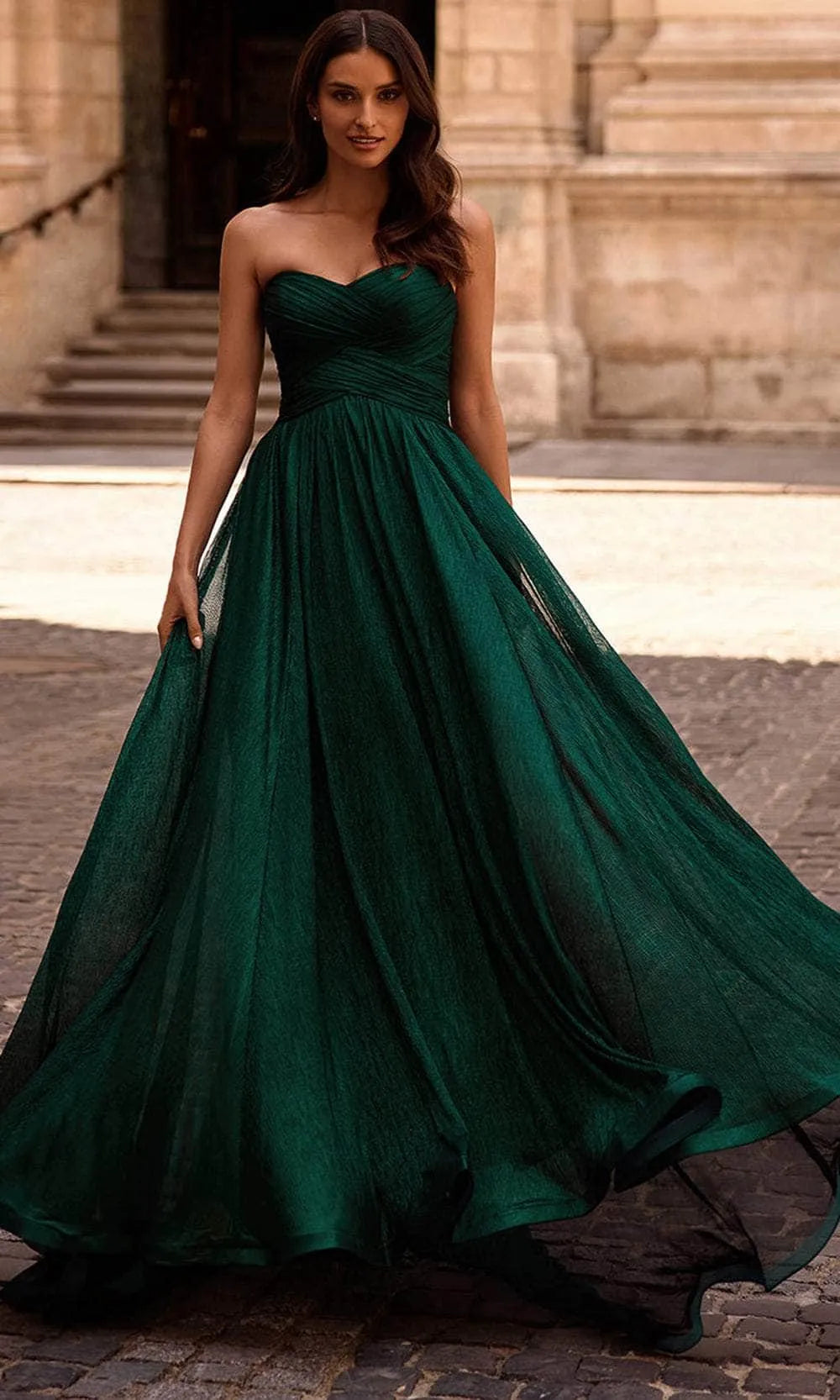 Green Emerald Strapless Evening Dresses with Draped Bodice Flowy Skirt and Train for Formal Occasions