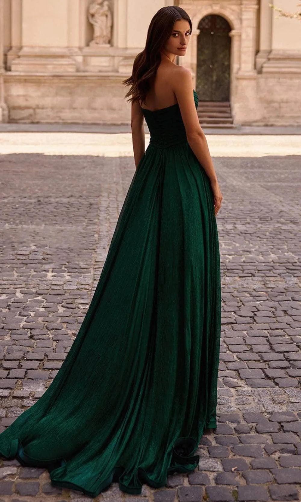 Green Emerald Strapless Evening Dresses with Draped Bodice Flowy Skirt and Train for Formal Occasions