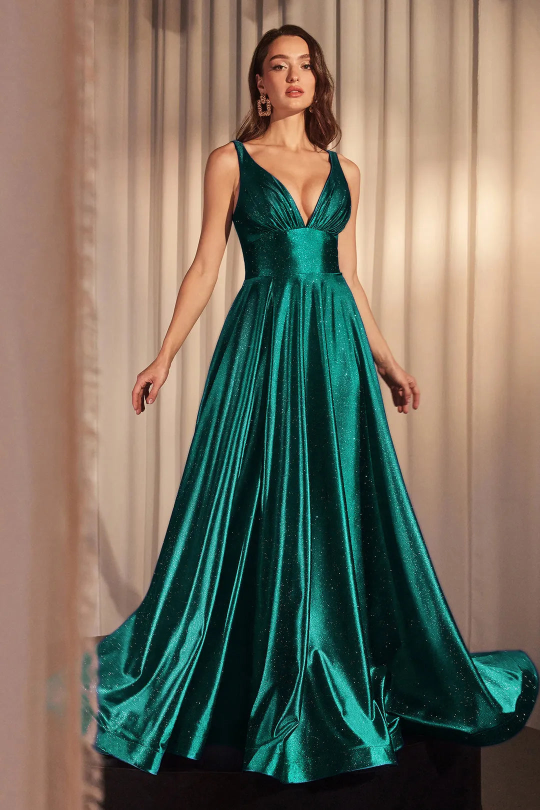 Black Prom Dress with Deep V - Neck Pleated Bodice and High Side Slit for Formal Events