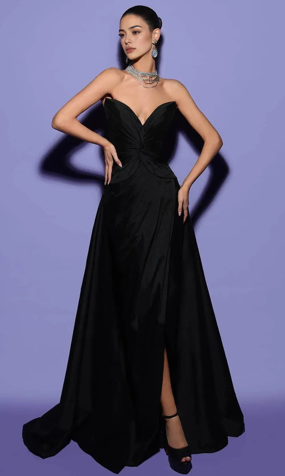 Black Strapless Evening Dresses with Draped Bodice Side Slit and Flowing Train Ideal for Red Carpet Events Formal Galas