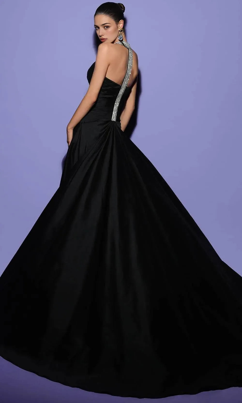 Black Strapless Evening Dresses with Draped Bodice Side Slit and Flowing Train Ideal for Red Carpet Events Formal Galas