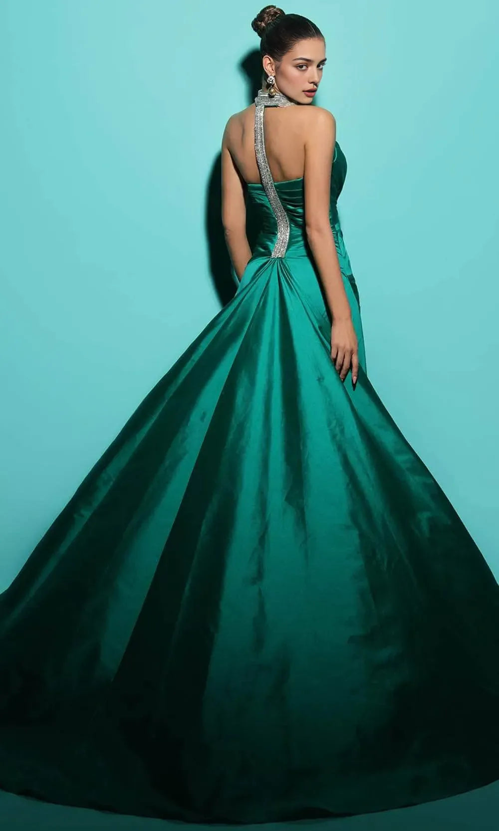 Black Strapless Evening Dresses with Draped Bodice Side Slit and Flowing Train Ideal for Red Carpet Events Formal Galas