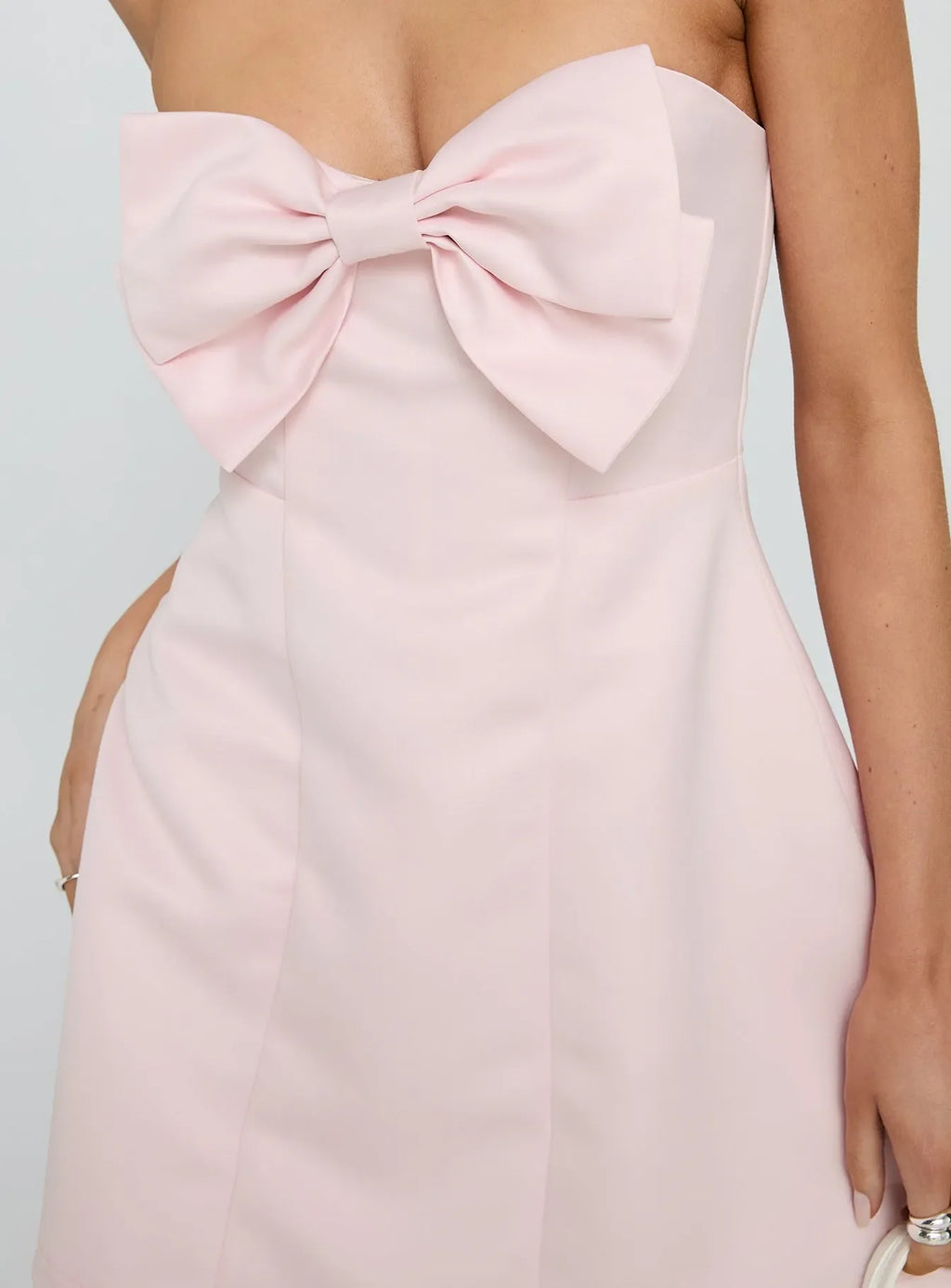 Blush Pink Strapless Homecoming Dresses Oversized Bow Front Structured Fit Mini Silhouette for Unforgettable Nights