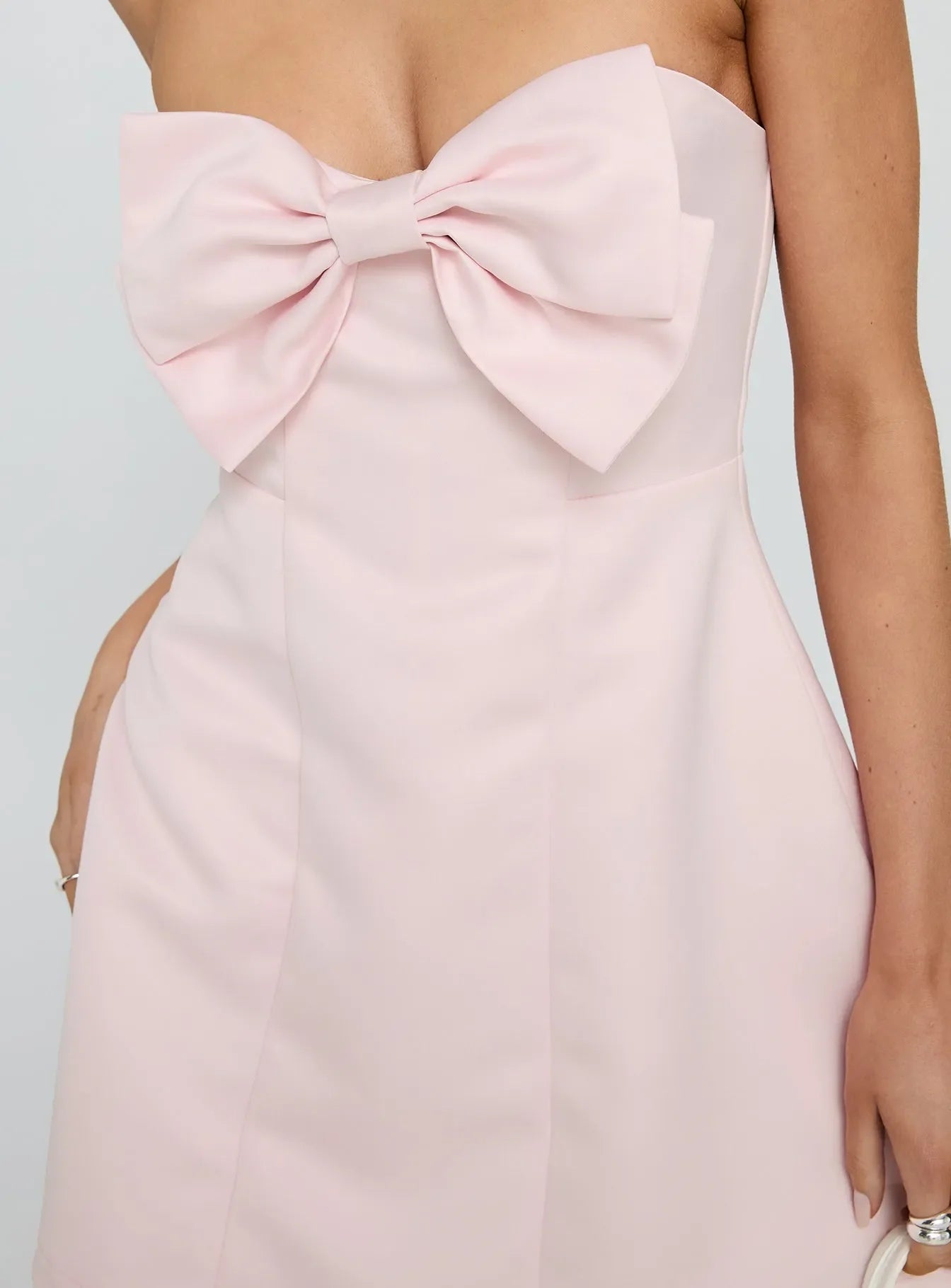 Blush Pink Strapless Homecoming Dresses Oversized Bow Front Structured Fit Mini Silhouette for Unforgettable Nights