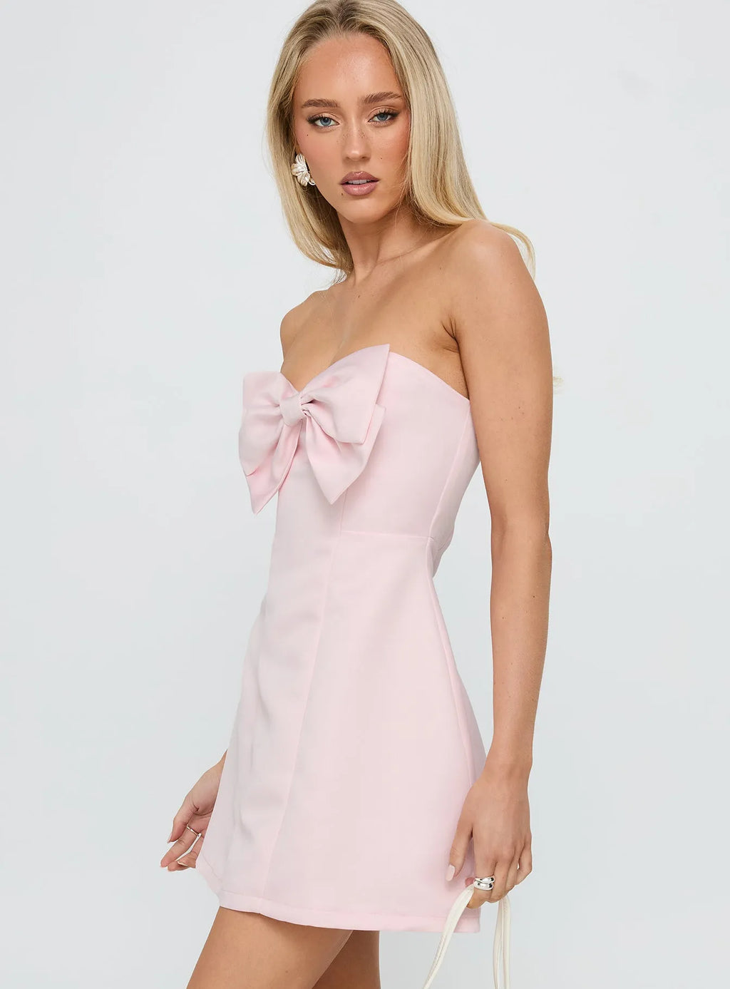 Blush Pink Strapless Homecoming Dresses Oversized Bow Front Structured Fit Mini Silhouette for Unforgettable Nights