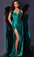 Green Emerald Halter Neck Prom Dress with Side Slit and Ruched Detailing for Evening Gala