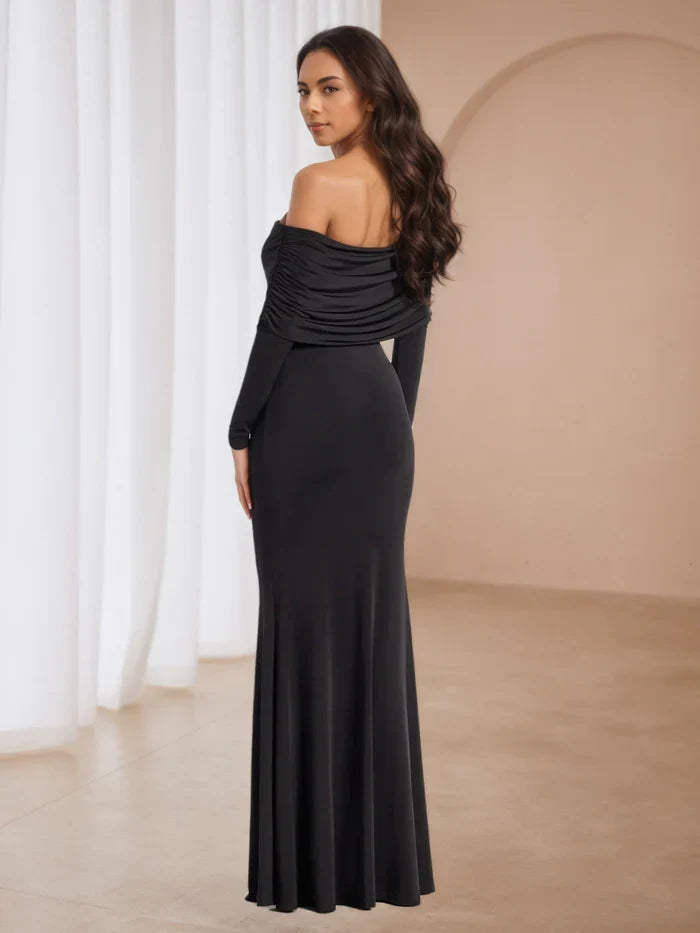 Green Emerald Ruched Prom Dress Square Neckline Thin Straps Sculpted Fit to Elevate Gala Style