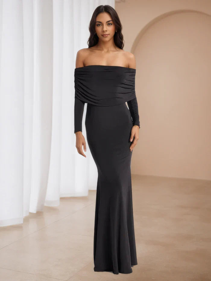 Green Emerald Ruched Prom Dress Square Neckline Thin Straps Sculpted Fit to Elevate Gala Style