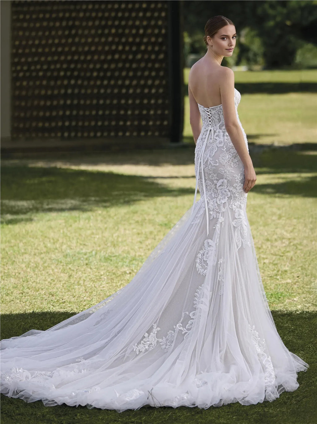 Mermaid Sweetheart Neck Sleeveless Lace-Embroidered Up Sweep/Brush Train Wedding Dress