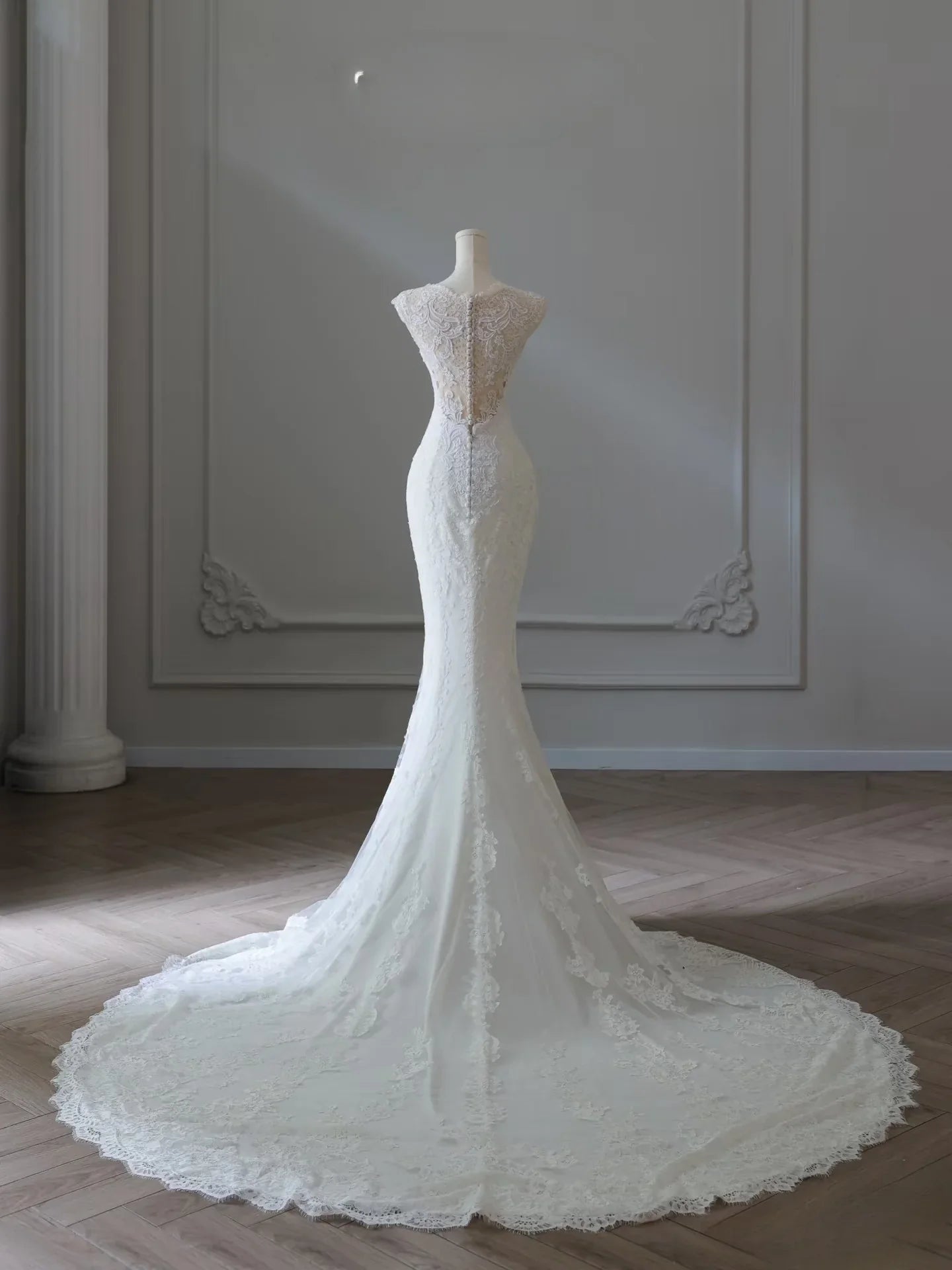 White Mermaid V-Neck Cap-Sleeved Lace-Appliqué Wedding Dresses