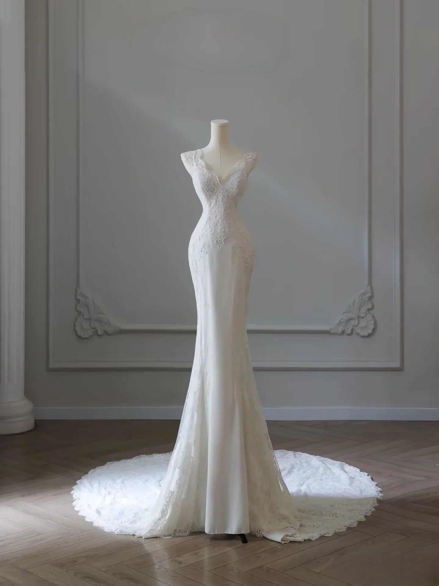 White Mermaid V-Neck Cap-Sleeved Lace-Appliqué Wedding Dresses