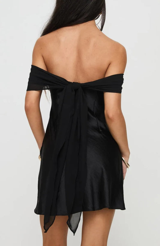 Luxurious Red A-Line Classic-Neck Classic-Sleeve Classic-Back Mini-Length Homecoming Dress