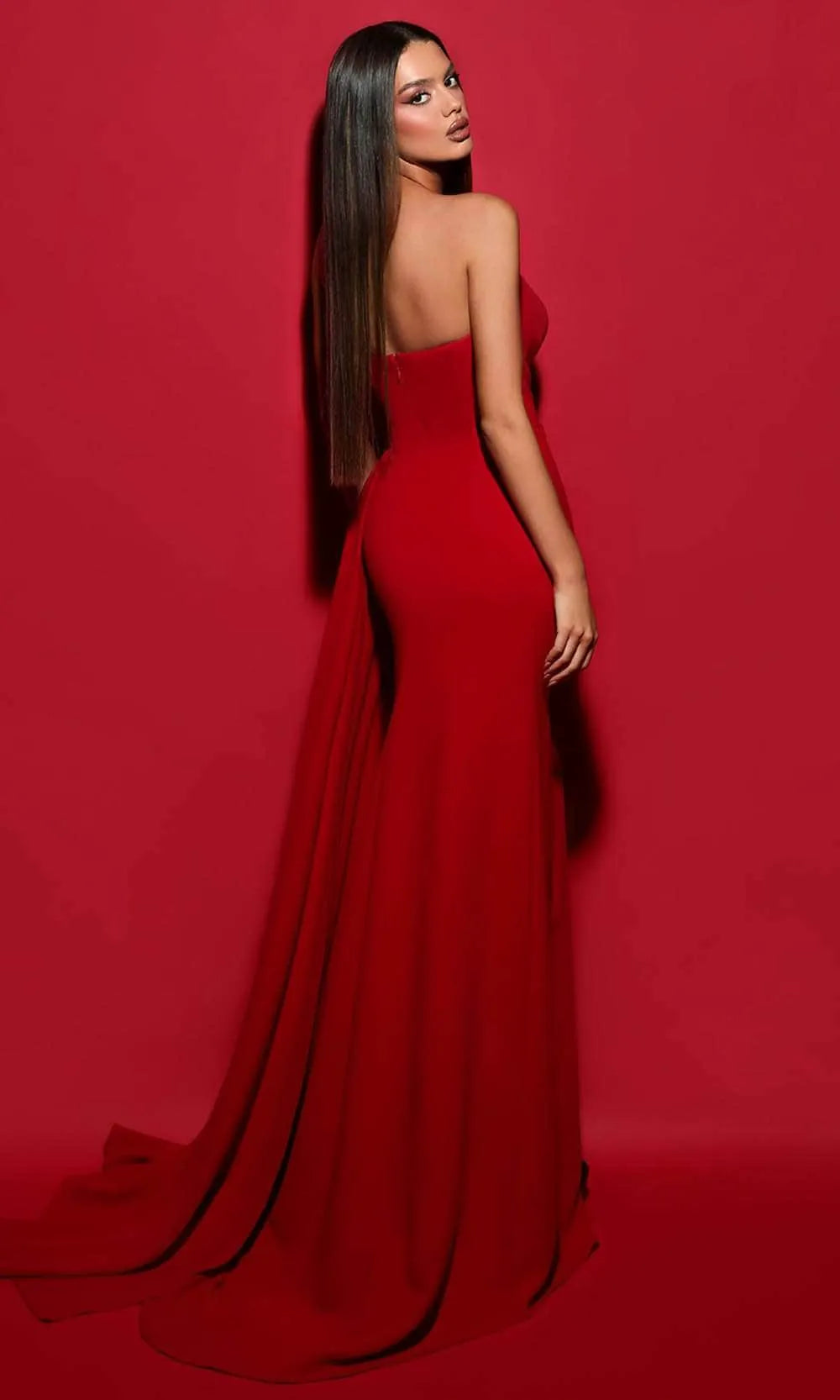 Red Strapless Evening Dresses with Draped Front High Side Slit and Flowing Train for Formal Occasions