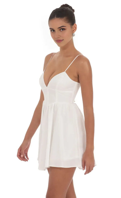 Glamorous White Lace A-Line Classic-Neck Sleeveless Lace-Up-Back Mini-Length Homecoming Dress
