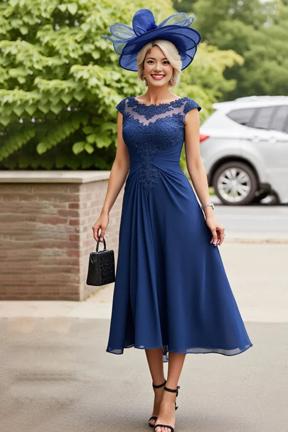 Elegant Navy Blue Chiffon Scoop Neck Pleated Tea-Length Mother of the Bride Dress