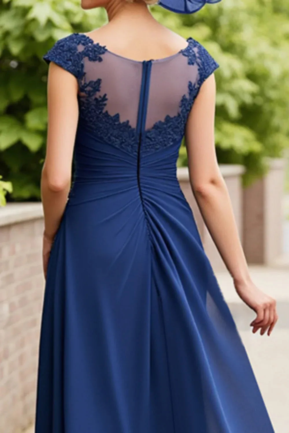 Elegant Navy Blue Chiffon Scoop Neck Pleated Tea-Length Mother of the Bride Dress