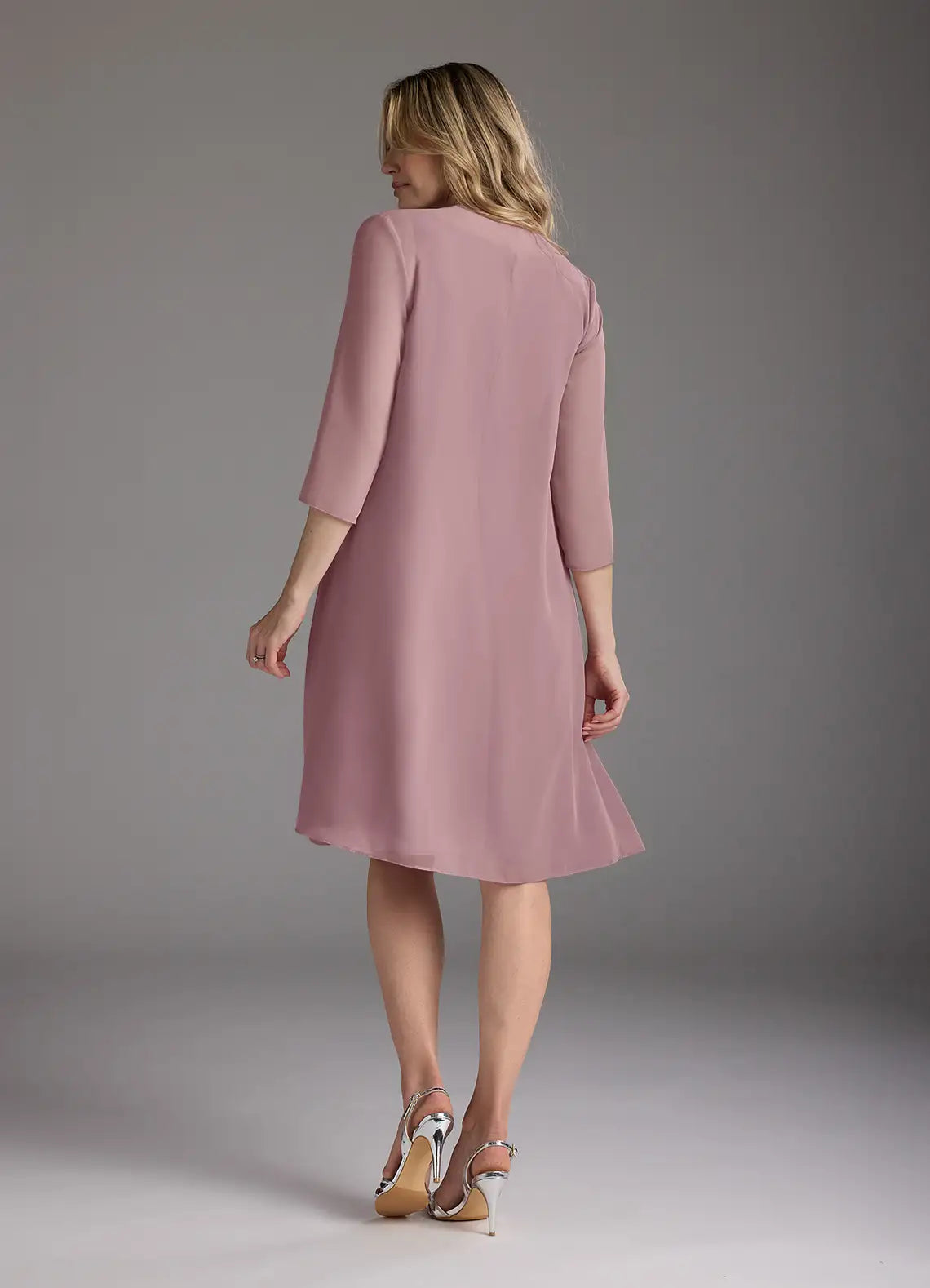 Elegant Dusty Rose Chiffon A-Line Scoop Neck Pleated Knee-Length Mother of the Bride Dress