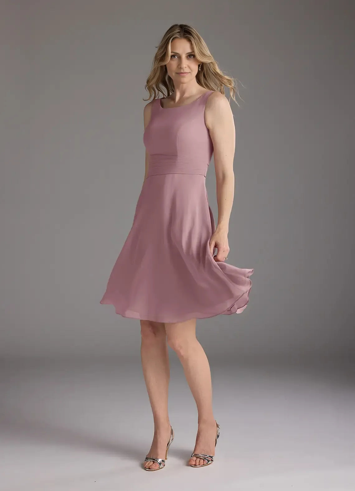 Elegant Dusty Rose Chiffon A-Line Scoop Neck Pleated Knee-Length Mother of the Bride Dress