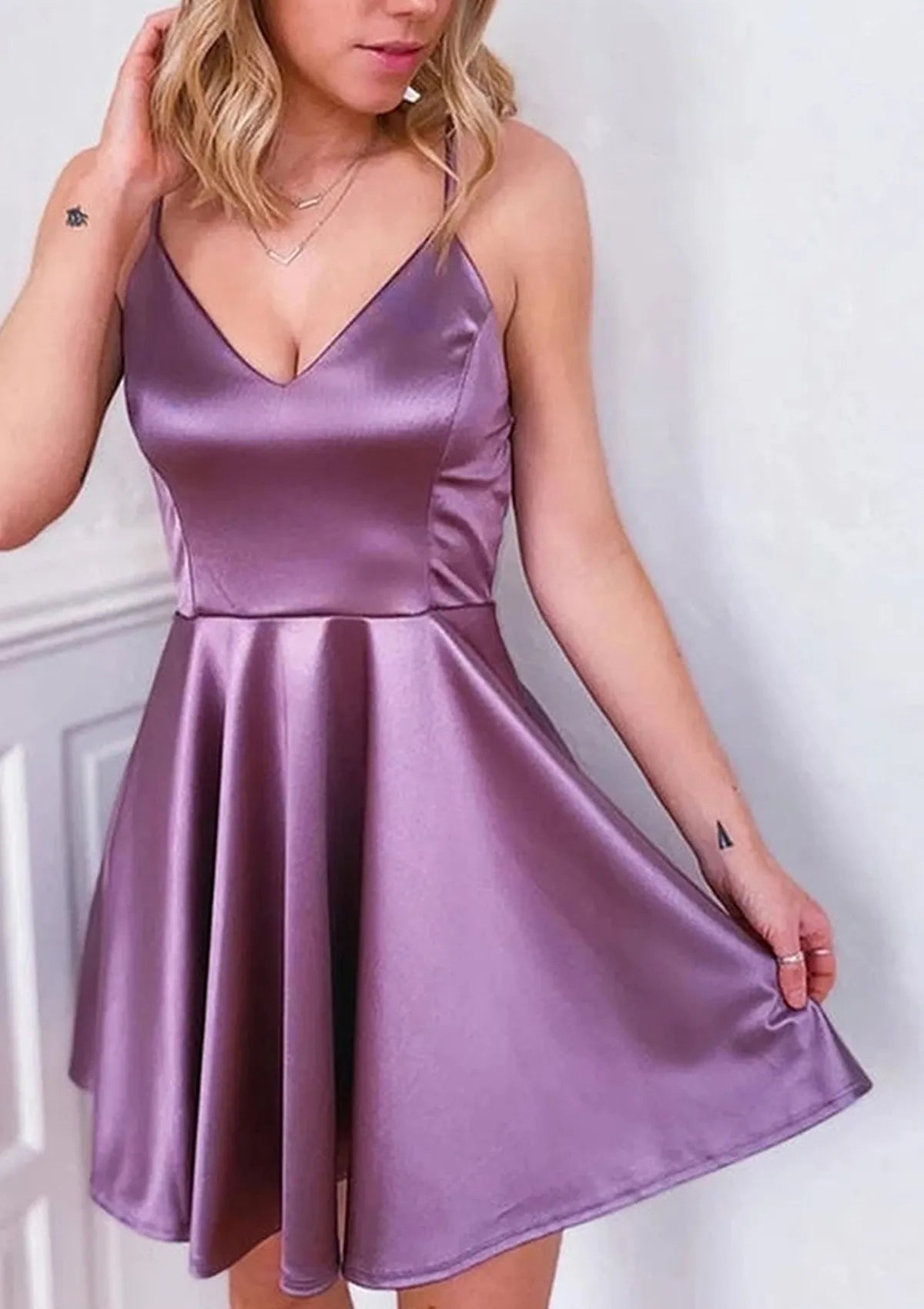 Lilac Homecoming Dress with Spaghetti Straps Deep V Neckline and Flared Skirt Effortless Elegance for Memorable School Reunion Moments
