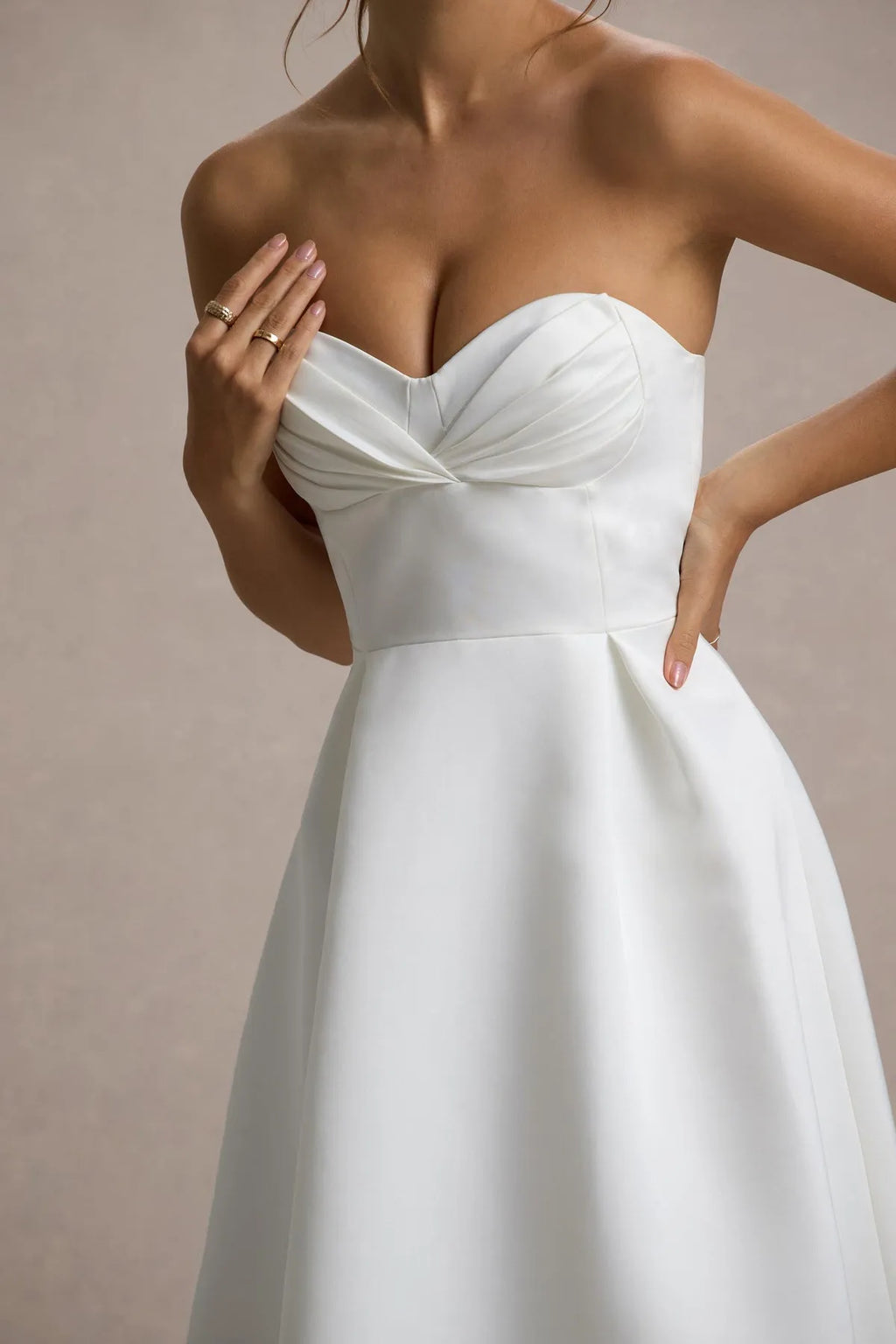 Ivory Luxurious Strapless Prom Dresses Ruched Sweetheart Neck Midi Length Refined Fit for Proms Weddings