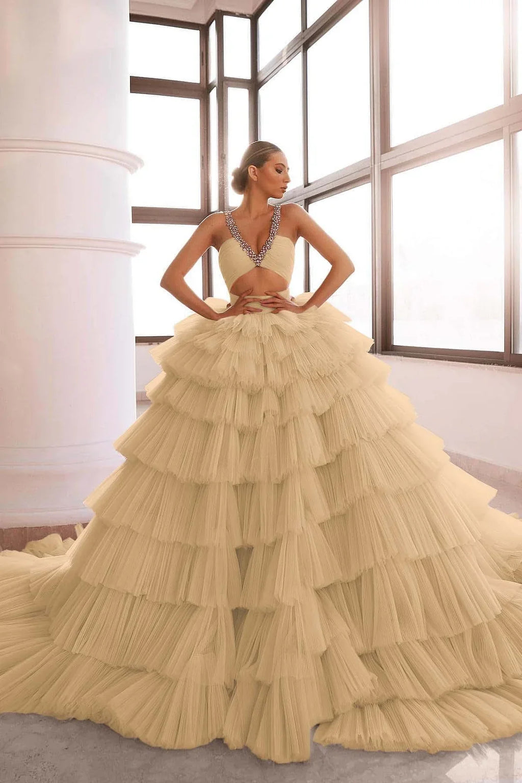 White Luxurious One-Shoulder Sleeveless Tiered Wedding Dress