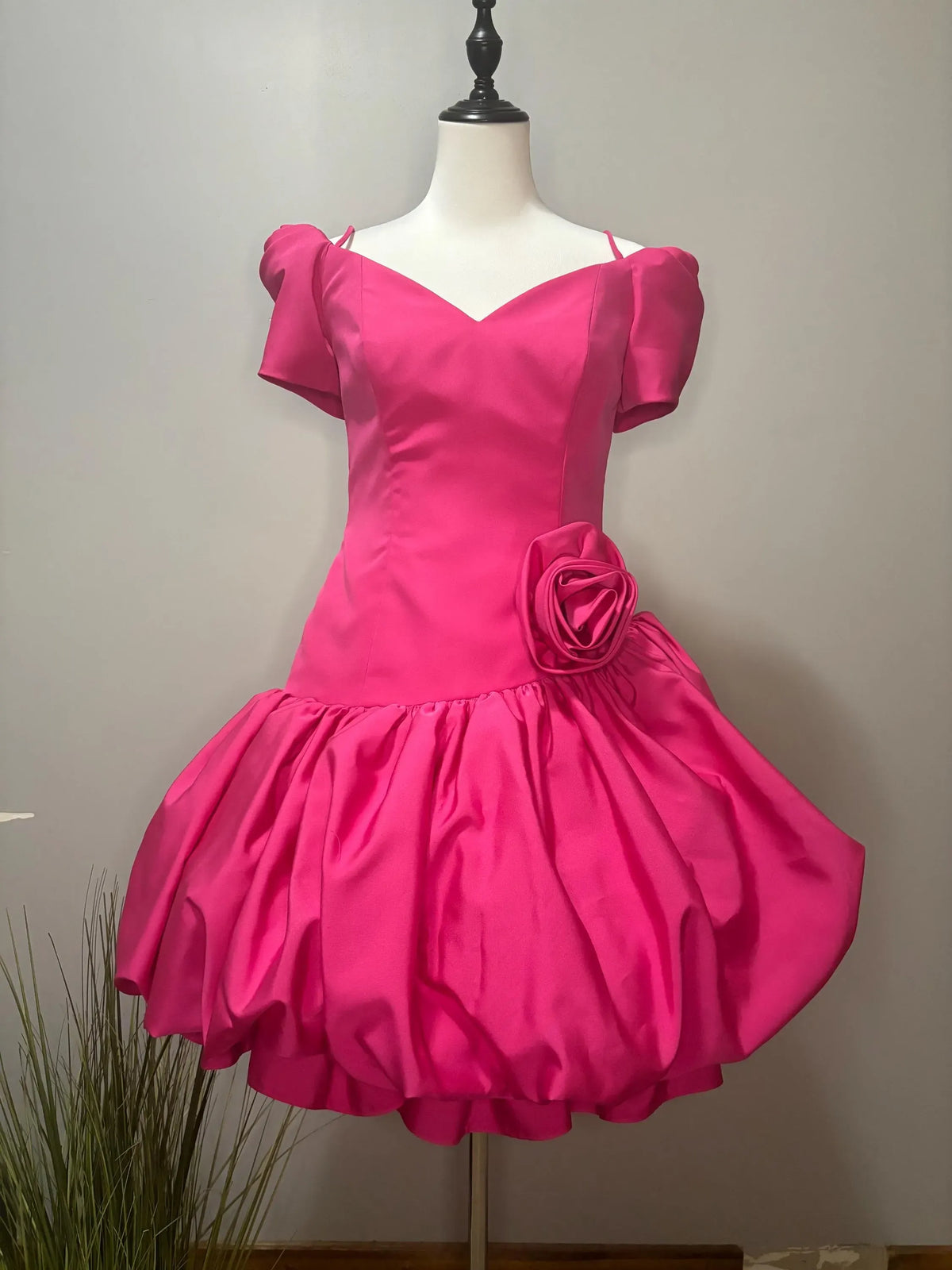Pink V Neck Short-Sleeved Floral-Appliqued Hot Mini-Length Prom Dress