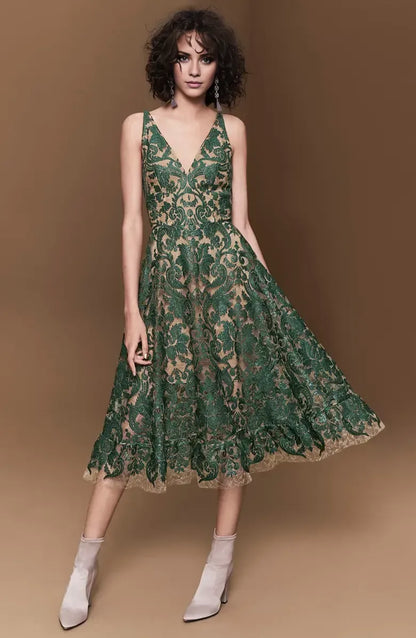 Sophisticated Graceful Stylish Refined Elegant Burgundy Sequins A-Line Sleeveless Tea-Length Prom Dress