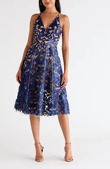 Sophisticated Graceful Stylish Refined Elegant Burgundy Sequins A-Line Sleeveless Tea-Length Prom Dress