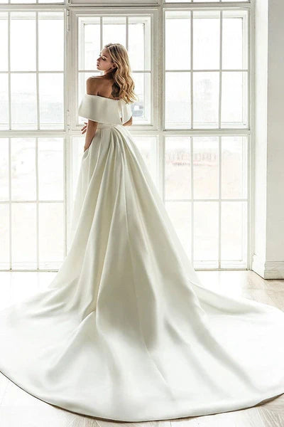 White Retro Wedding Dress With Train Off The Shoulder Pleated Mermaid Bridal Gowns