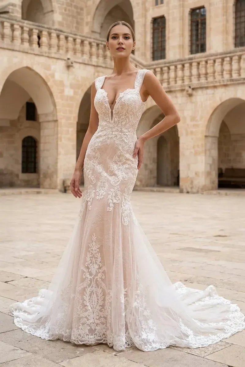 Romantic Mermaid V-Neck Sleeveless Lace-Back Sweep Train Wedding Dresses with Appliqued