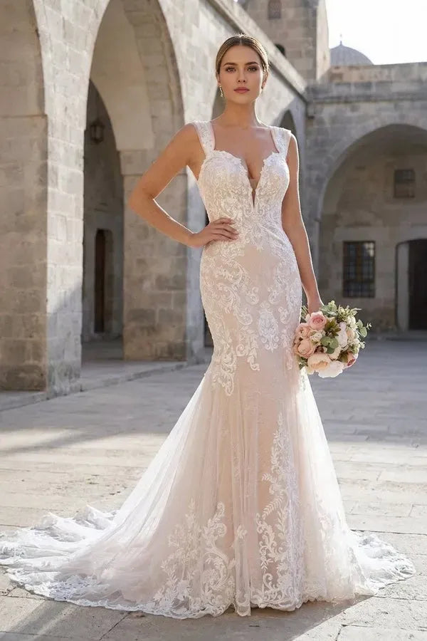 Romantic Mermaid V-Neck Sleeveless Lace-Back Sweep Train Wedding Dresses with Appliqued