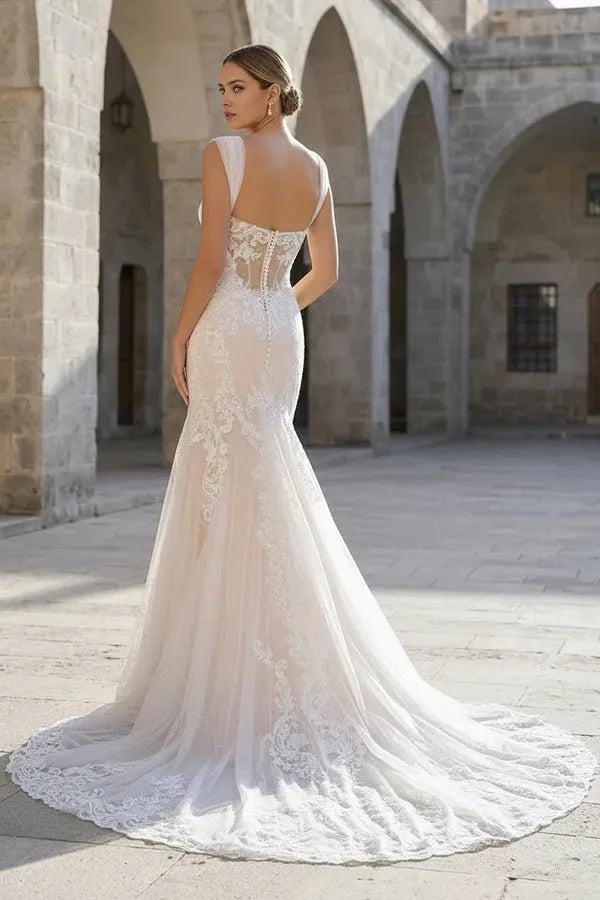 Romantic Mermaid V-Neck Sleeveless Lace-Back Sweep Train Wedding Dresses with Appliqued