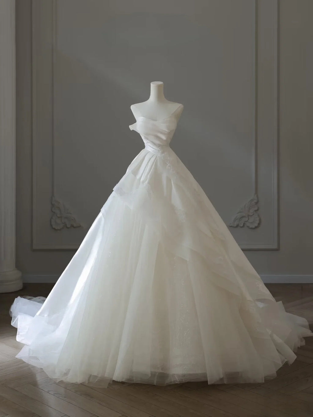 Ivory Romantic One-Shoulder Sleeveless Lace-Appliqué Wedding Dresses