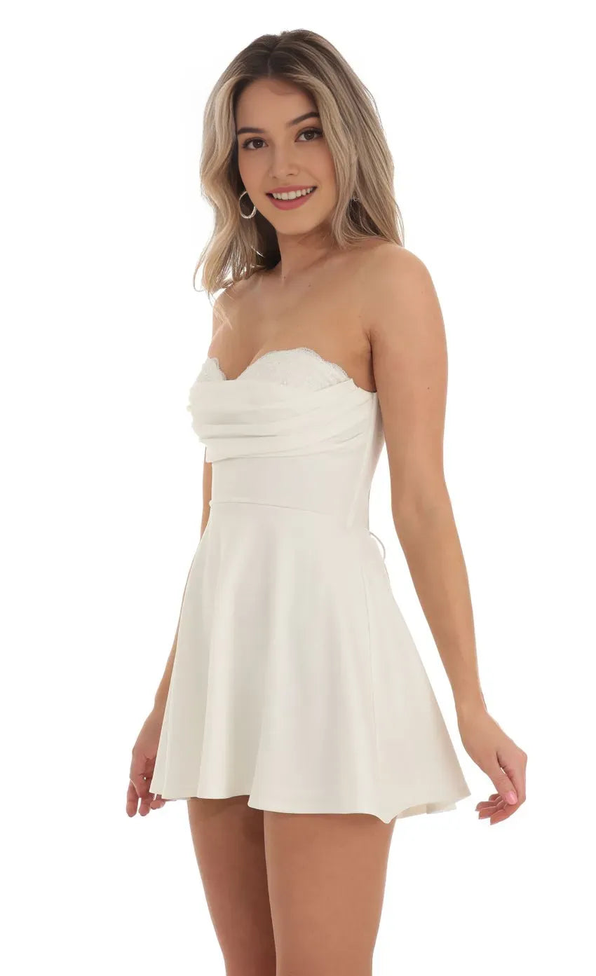 White Romantic Strapless Homecoming Dress Trimmed Sweetheart Neckline Flowy Mini Skirt Perfect for Making a Fashion Statement at Campus Celebrations