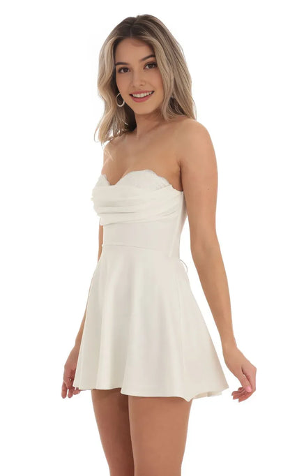 Romantic White Lace A-Line Sweetheart Classic-Sleeve Classic-Back Mini-Length Homecoming Dress
