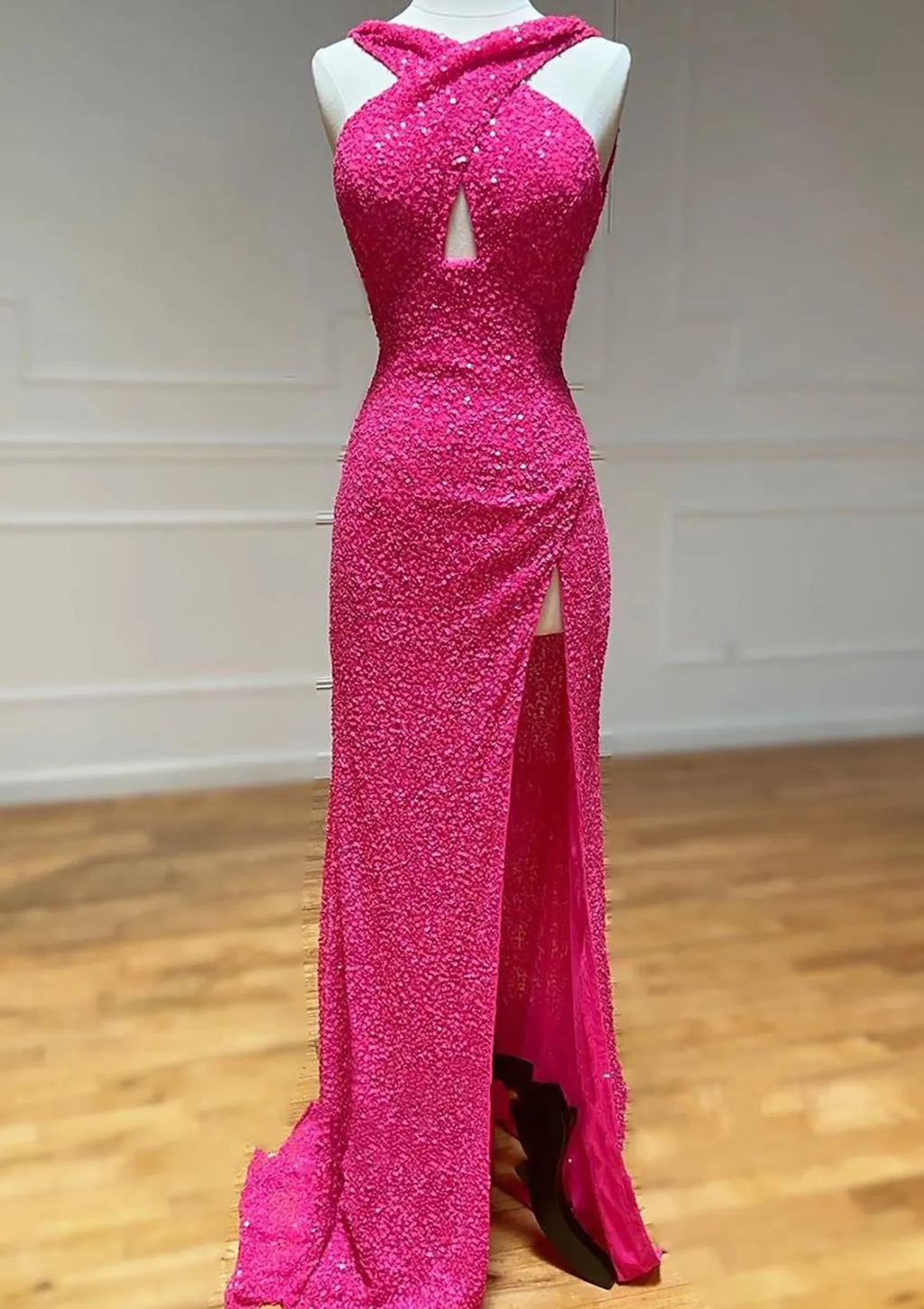 Sheath/Column Halter Sleeveless Court Train Sequins Prom Dress With Split