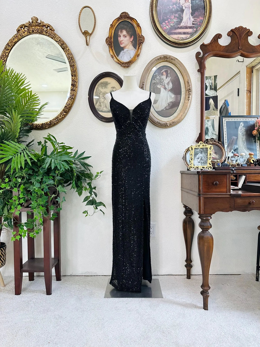 Black Shiny Mermaid Spaghetti-Strap Long Evening Dress With Slit Buy