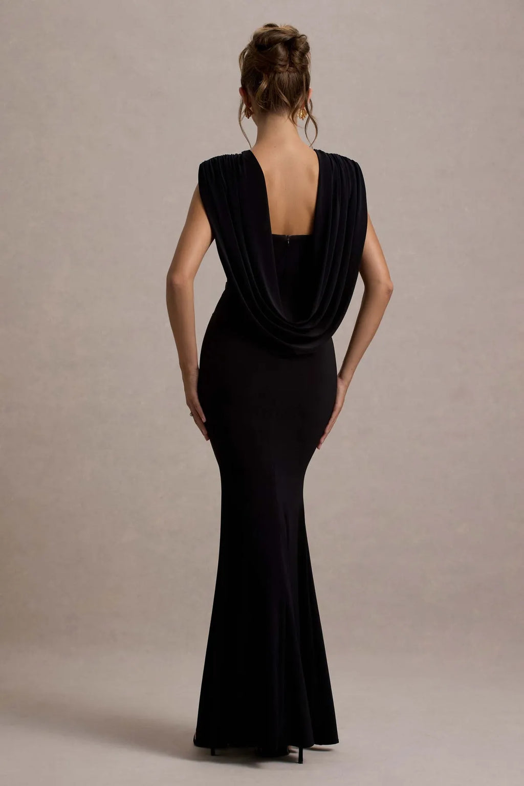 Black Mermaid -Style Prom Gown with Unique Shoulder Detail and Figure Hugging Fit for Glamorous Evenings
