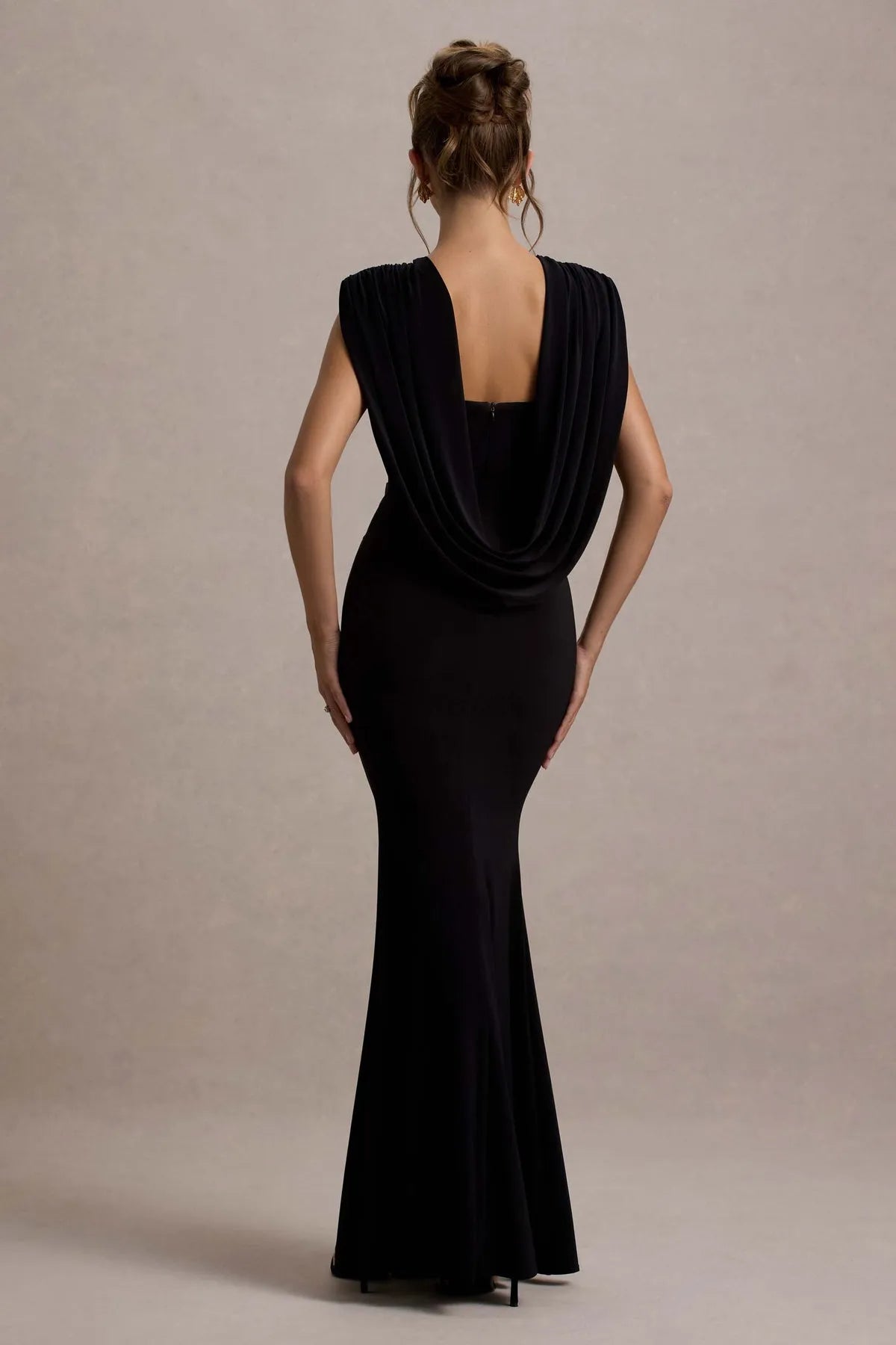 Black Mermaid -Style Prom Gown with Unique Shoulder Detail and Figure Hugging Fit for Glamorous Evenings